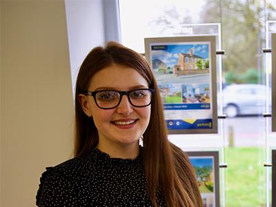 Lauren Hollingsworth Property Manager - Parkers Estate Agents